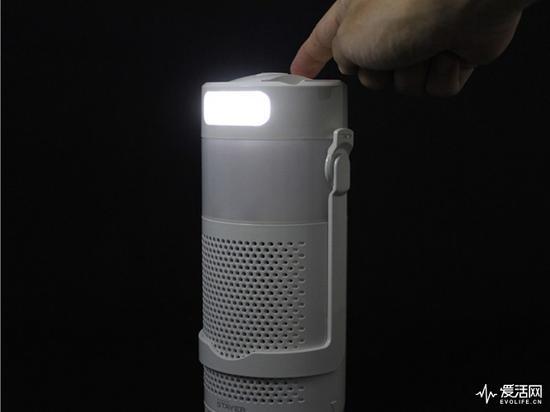 自带LED灯的手机充电器 靠水和盐来发电 自带LED灯的手机充电器 靠水和盐来发电