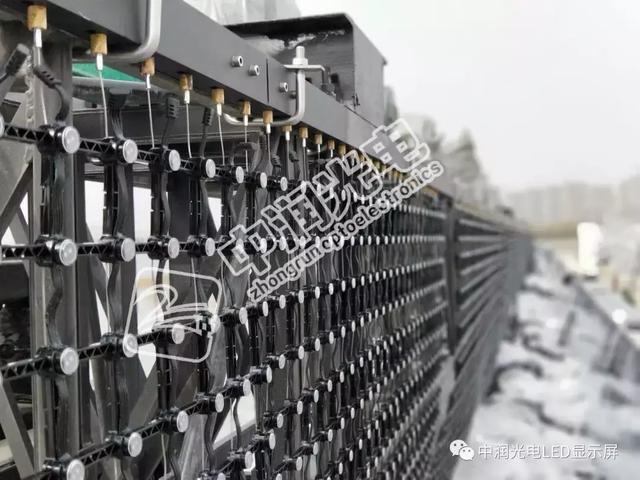 中润光电承建的晋阳湖2000平米大型LED网格屏正式启用! 中润光电承建的晋阳湖2000平米大型LED网格屏正式启用!