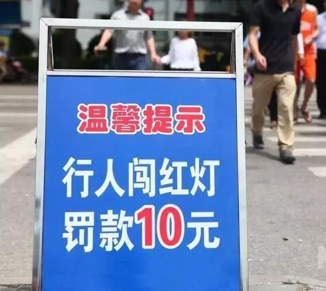 斑马线前端设LED灯 到底为什么？