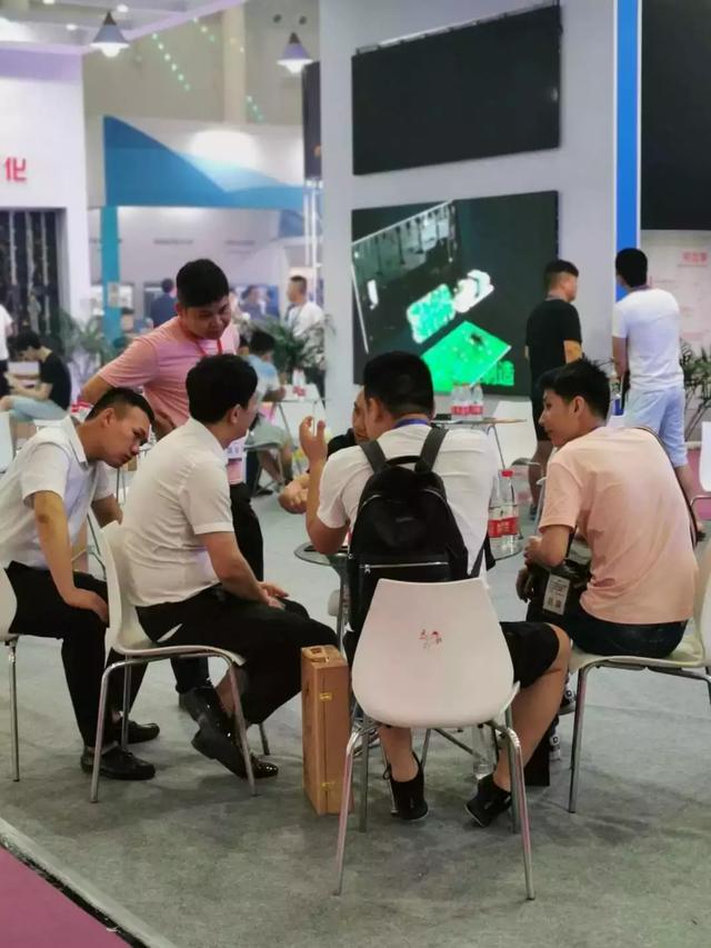 2019第二届武汉国际专业灯光、音响展览会今日盛大开幕!照片直播带您一睹精彩盛况!
