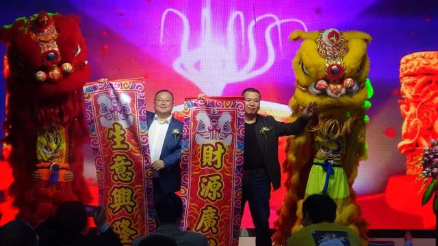 十分亮眼！这家独门独栋有天有地的旗舰店开业了！