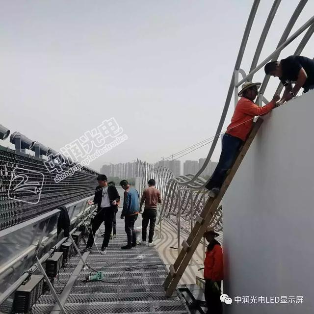 中润光电承建的晋阳湖2000平米大型LED网格屏正式启用! 中润光电承建的晋阳湖2000平米大型LED网格屏正式启用!