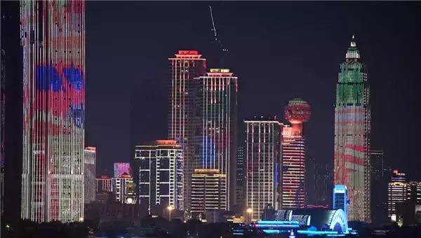 长江灯光秀+水陆空光影大秀，武汉再一次C位霸屏！