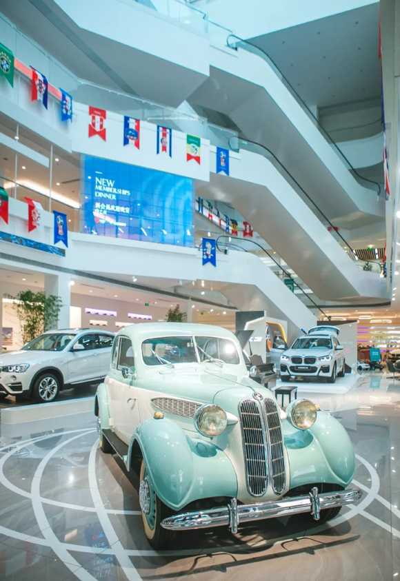 冰屏为宝马集团打造超科幻4S概念店