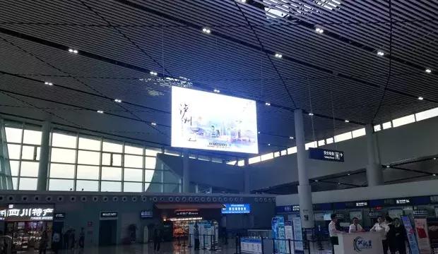 这面机场航站楼的“壹品玉屏”，开启了6亿人的流量生意