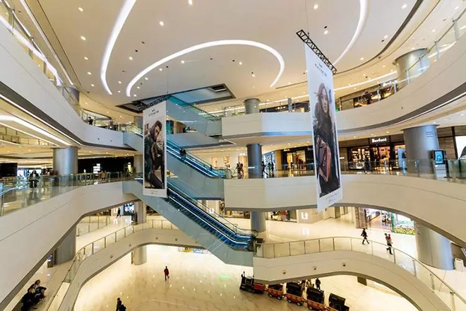 联锦光电双面屏助力成都国际金融中心