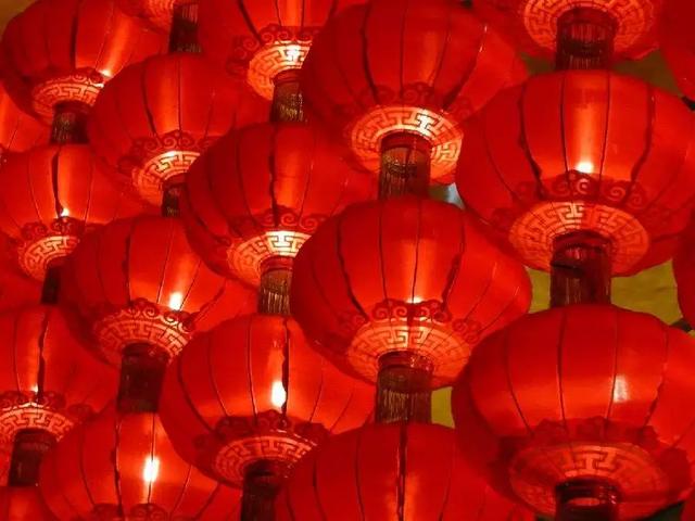 耗资11亿、重达1280吨、40米高空上的“莲花”建筑开花了！