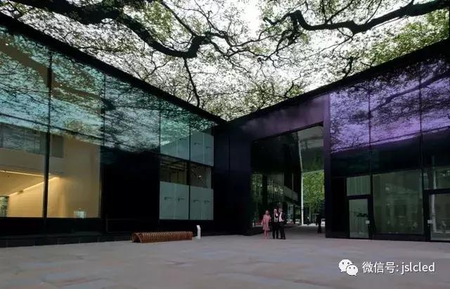 伦敦标志性建筑Fen Court内的LED天幕