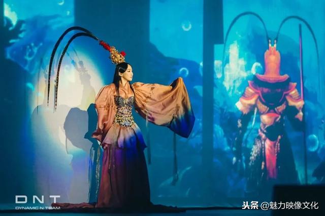 悟空七十二变 VS 舞台机械臂+纱幕投影+LED影像，哪家强？