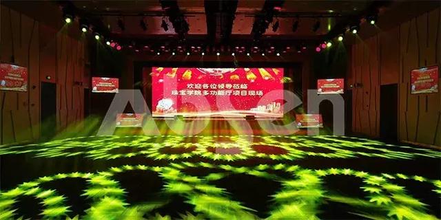 全球各地商显应用实践，艾比森引领商显小间距时代