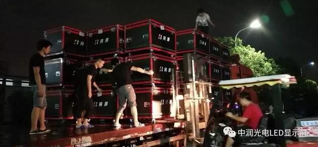 中润光电案例丨重庆—OPPO Reno造乐节，3500平米网格屏为舞台呈现完美效果