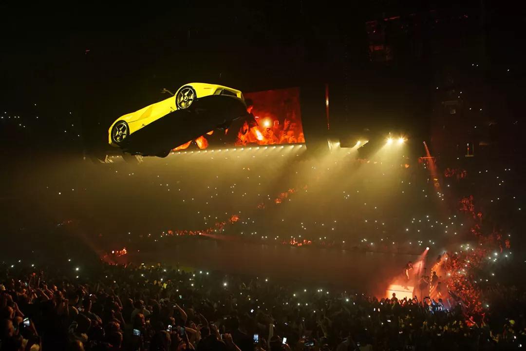 有钱就可以为所欲为吗？这个舞台告诉你：是的！