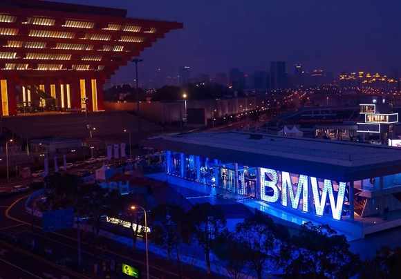 冰屏为宝马集团打造超科幻4S概念店