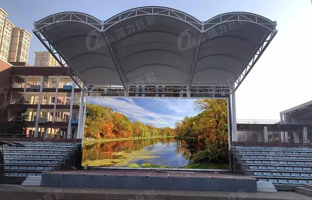 LED显示屏入校季 现代化名校都长这样！