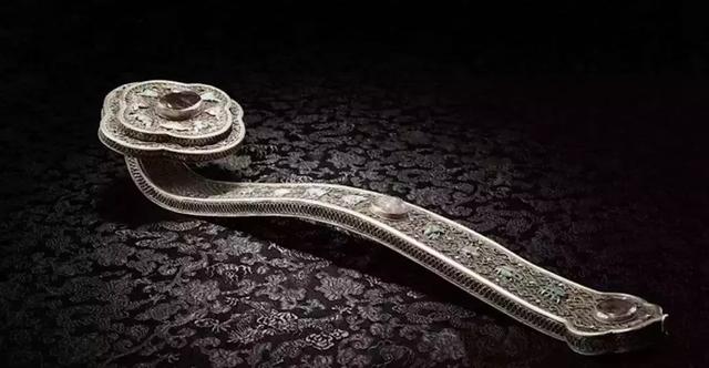 耗资11亿、重达1280吨、40米高空上的“莲花”建筑开花了！