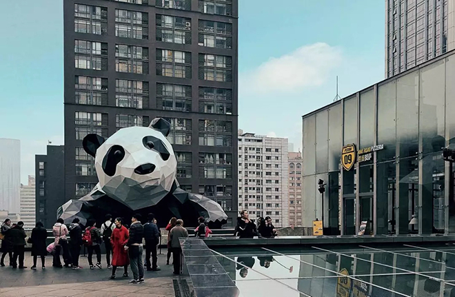 联锦光电双面屏助力成都国际金融中心