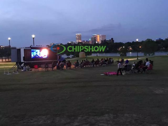 游走在美国俄克拉荷马州的移动车载屏