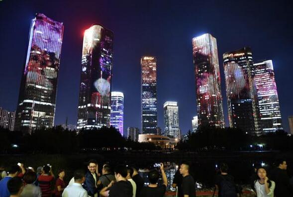 盛世美景 利亚德打造朝阳灯光秀为祖国庆生