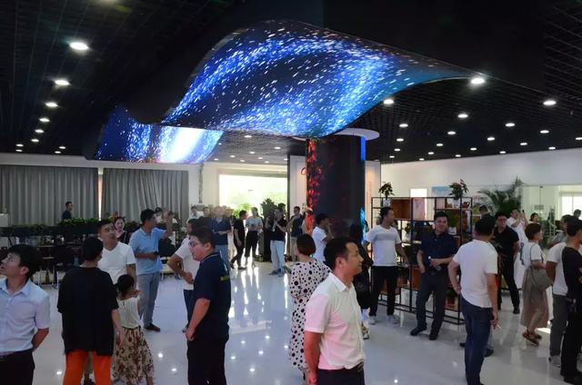 这个夏天什么最火？强力巨彩LED显示屏体验中心告诉您