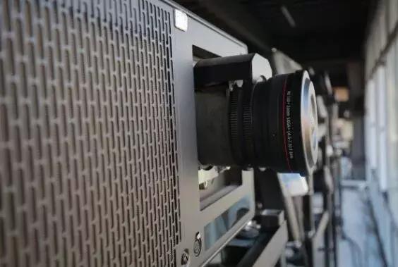 巨型冷却塔上演《梦回下花园》，巴可缔造光影传奇梦