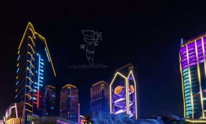 400架无人机上演灯光秀，点燃西宁夜!