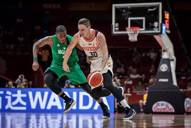 篮球世界杯小组赛火热开赛，洲明显示完美亮相各大赛场！