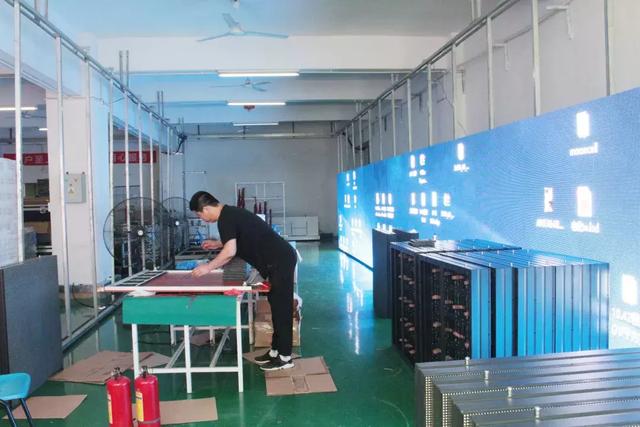 圣彼得：找准方向，做共阴节能屏领域的“先行探索者”