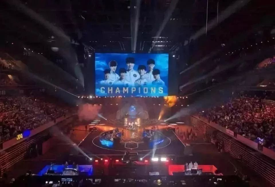 雷凌显示LED显示屏“轻装上阵，俯瞰全局”