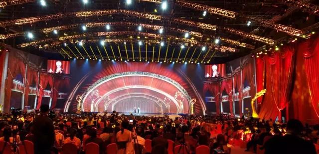 首次使用270°环幕投影 第九届北京国际电影节开幕式有点燃