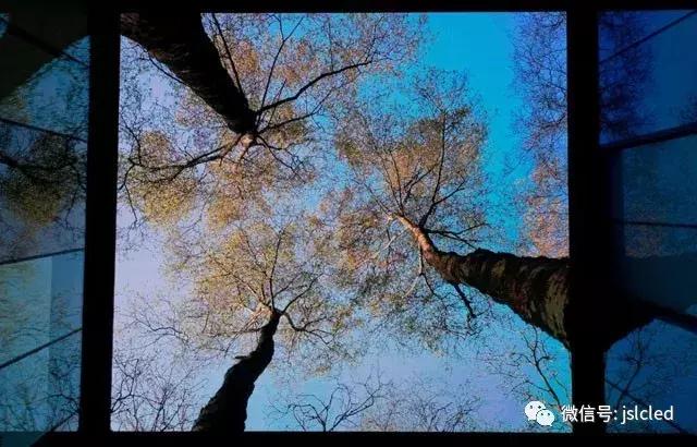 伦敦标志性建筑Fen Court内的LED天幕