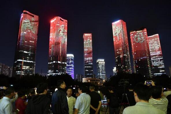 盛世美景 利亚德打造朝阳灯光秀为祖国庆生