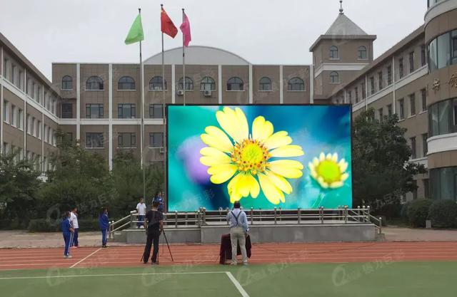 LED显示屏入校季 现代化名校都长这样！