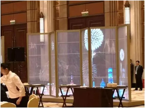 LED贴膜屏惊艳亮相进博会欢迎晚宴 网友盛赞：真给祖国长脸