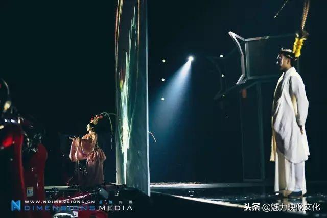悟空七十二变 VS 舞台机械臂+纱幕投影+LED影像，哪家强？