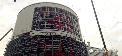 艾比森“霸屏”进博会 向世界展示中国光彩