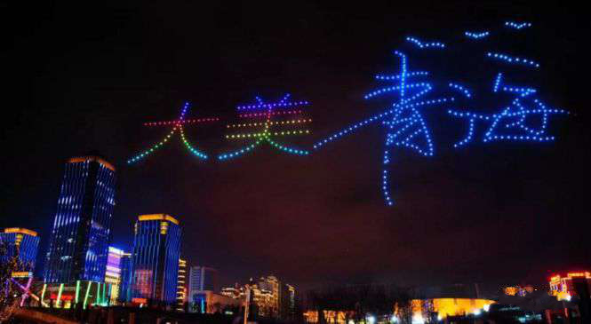 400架无人机上演灯光秀，点燃西宁夜!