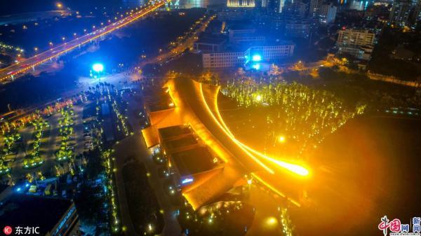 喜迎新春佳节 航拍3万条LED灯首次点“靓”海口 喜迎新春佳节 航拍3万条LED灯首次点“靓”海口