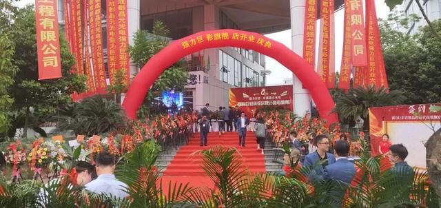 十分亮眼！这家独门独栋有天有地的旗舰店开业了！