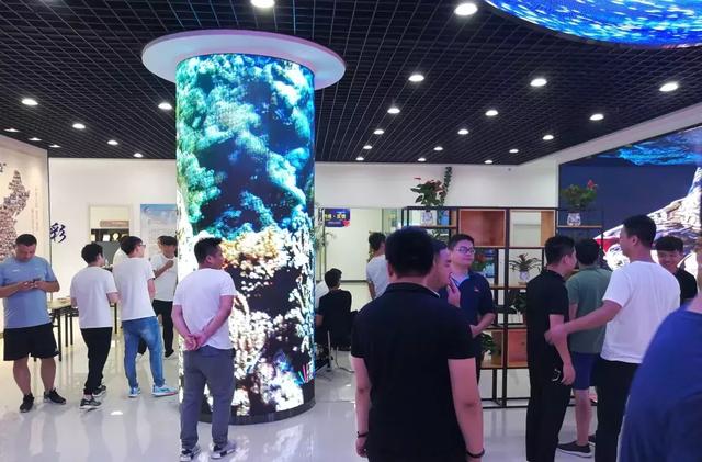 这个夏天什么最火？强力巨彩LED显示屏体验中心告诉您