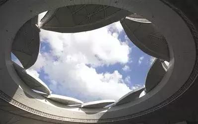 耗资11亿、重达1280吨、40米高空上的“莲花”建筑开花了！