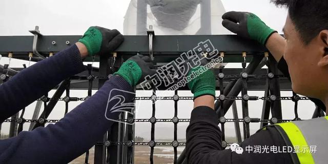 中润光电承建的晋阳湖2000平米大型LED网格屏正式启用! 中润光电承建的晋阳湖2000平米大型LED网格屏正式启用!