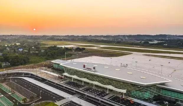 这面机场航站楼的“壹品玉屏”，开启了6亿人的流量生意