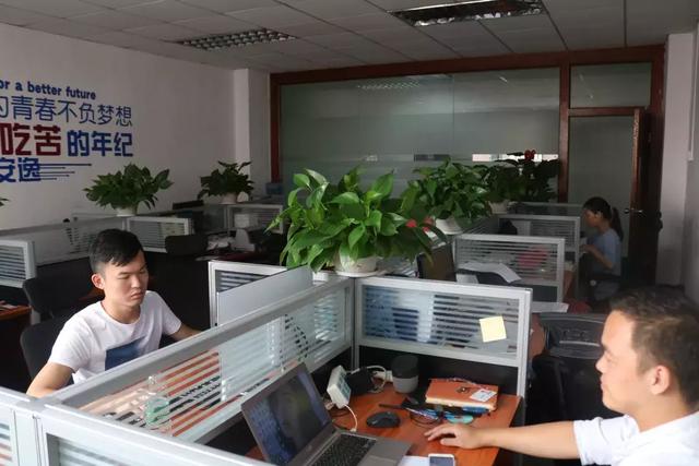 传光显示：引技术，耕渠道，共创高清共阴节能屏