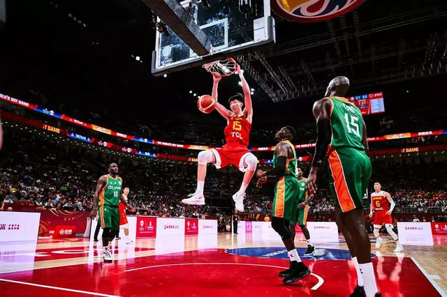 篮球世界杯小组赛火热开赛，洲明显示完美亮相各大赛场！