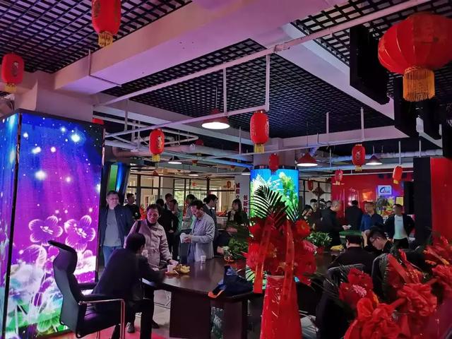 激情燃烧的五月，又一家LED旗舰店火爆开业！
