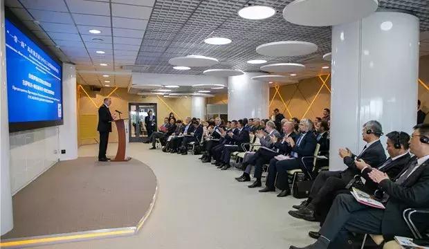 丝绸路上,壹品冰屏向世界展现“中国科技之美” 丝绸路上,壹品冰屏向世界展现“中国科技之美”