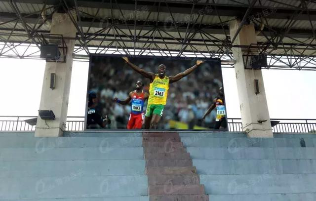 LED显示屏入校季 现代化名校都长这样！