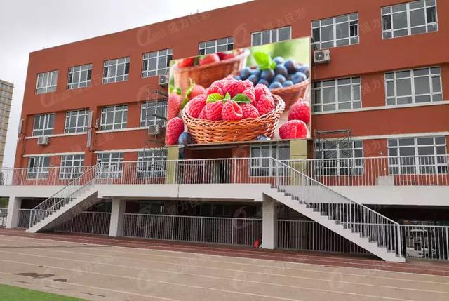 LED显示屏入校季 现代化名校都长这样！