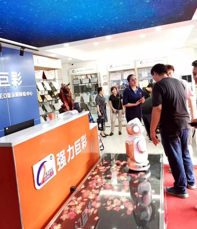 这个夏天什么最火？强力巨彩LED显示屏体验中心告诉您