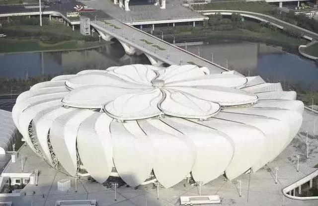 耗资11亿、重达1280吨、40米高空上的“莲花”建筑开花了！